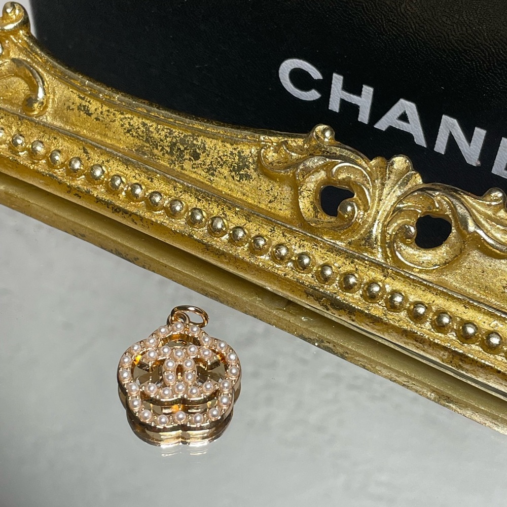 Sold CHANEL Hardware - Picture 6 of 12